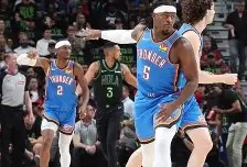 开云在线-漓江金雕队对阵洞庭雷霆队，拳击季后赛爆冷，门将神扑救主——年轻人站出来了